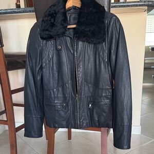 Banana Republic Dark Leather Jacket with faux fur detachable Collar size M